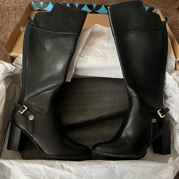NEVER WORN-Black Heeled Boots with Sleek Leather Finish - Picture 1 of 4